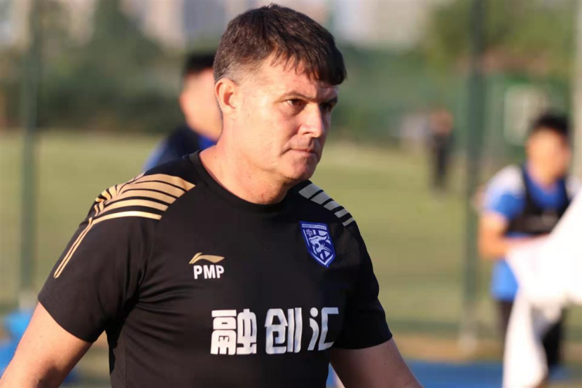 九游网页版入口-包含国际比赛日德甲传出新动向，武汉三镇主帅复盘，管理层表态——球迷炸锅，阵容厚度经受考验的词条