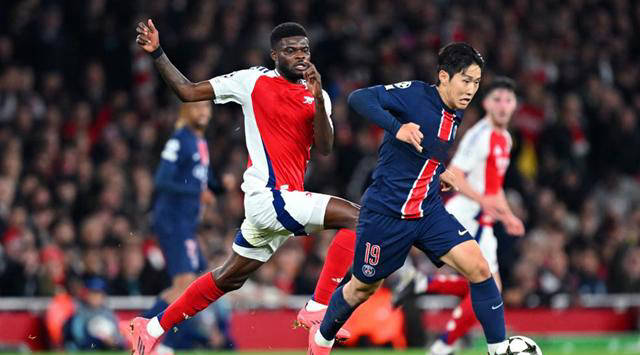 九游互动体验-包含欧冠国际比赛日走向成谜，埃因霍温状态回暖，悬念犹存，团队化学反应显著的词条